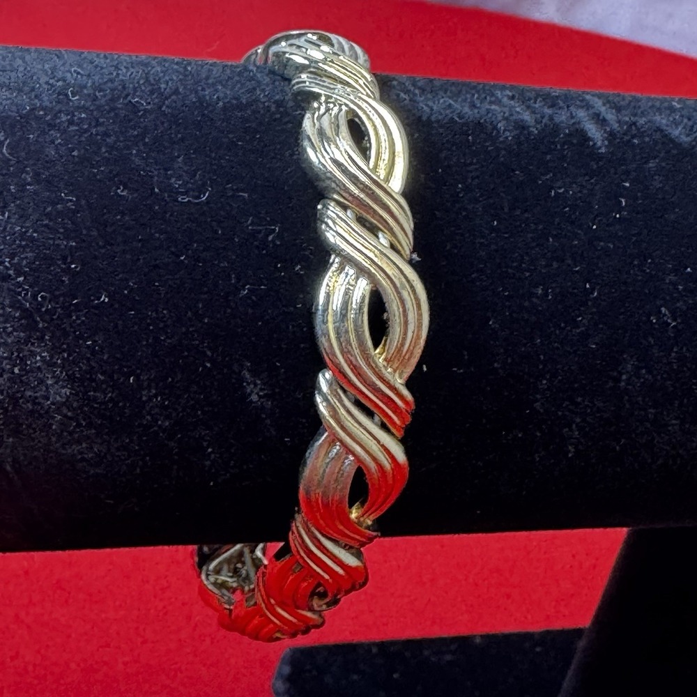 Gold Tone Twist Elastic Bracelet